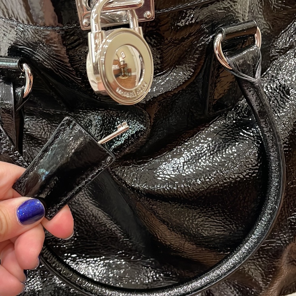 MK Large Hamilton patent leather hobo purse with silver hardware - Picture 4 of 9